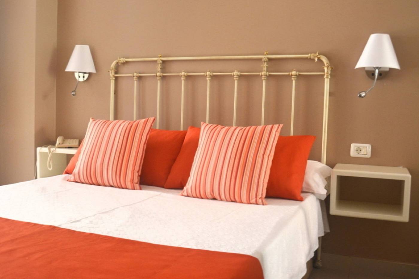 Hotel-RF-Astoria---Adults-Only-Room-15