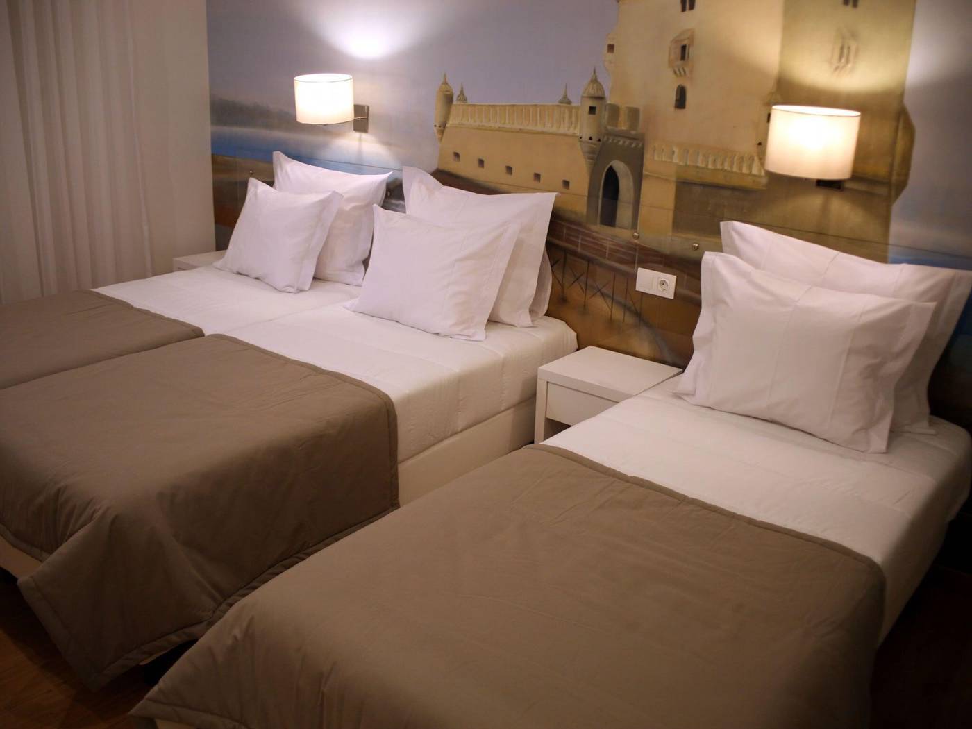 Lisbon-Style-Guesthouse-Room-3