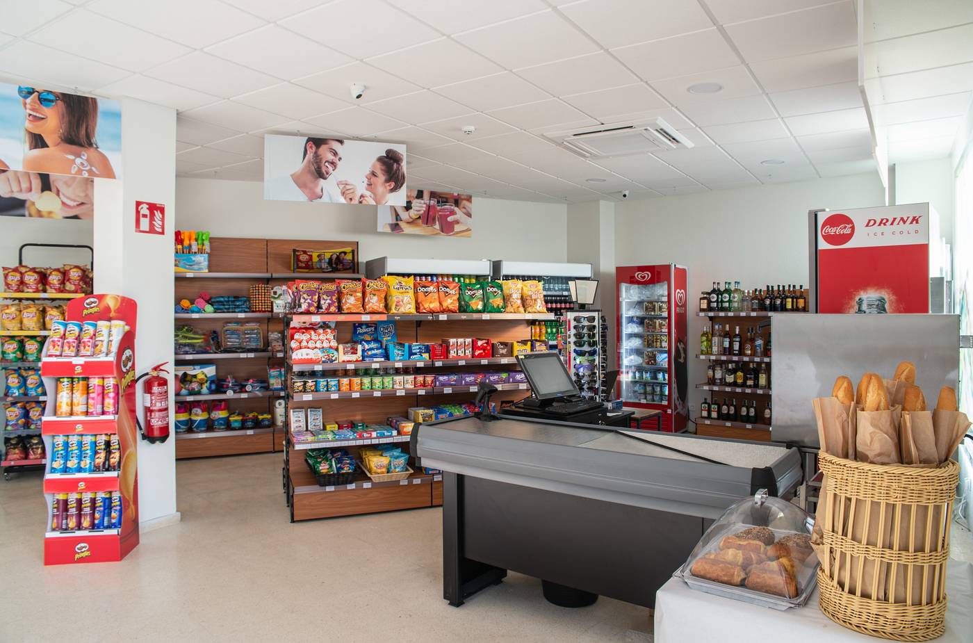 Pierre---Vacances-Benidorm-Levante-Adults-Recommended-16--Bar-25