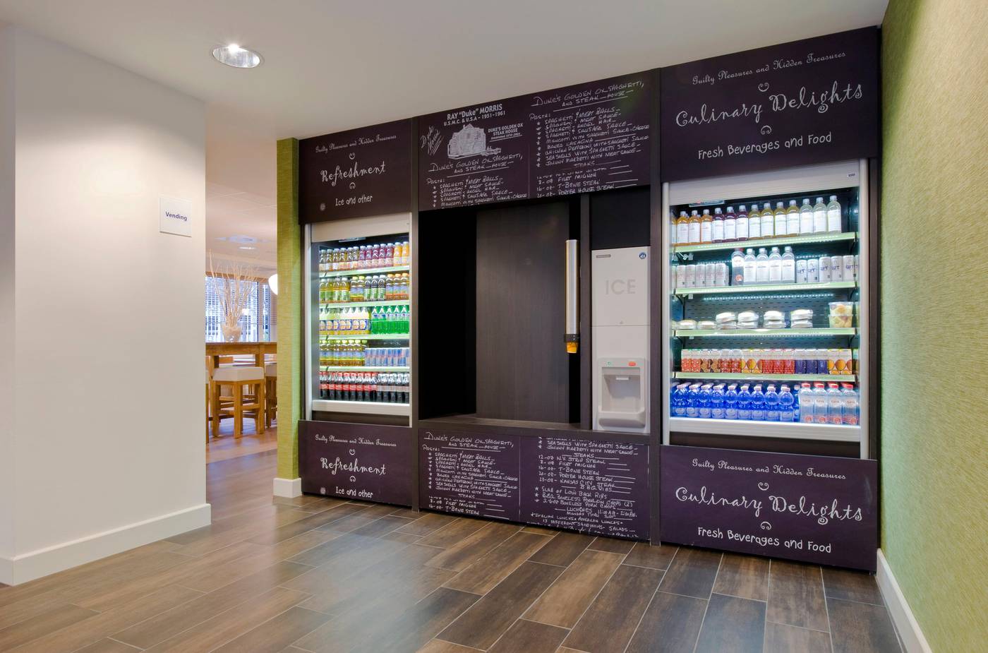 Holiday-Inn-Express-Amsterdam-Schiphol-Lobby-18