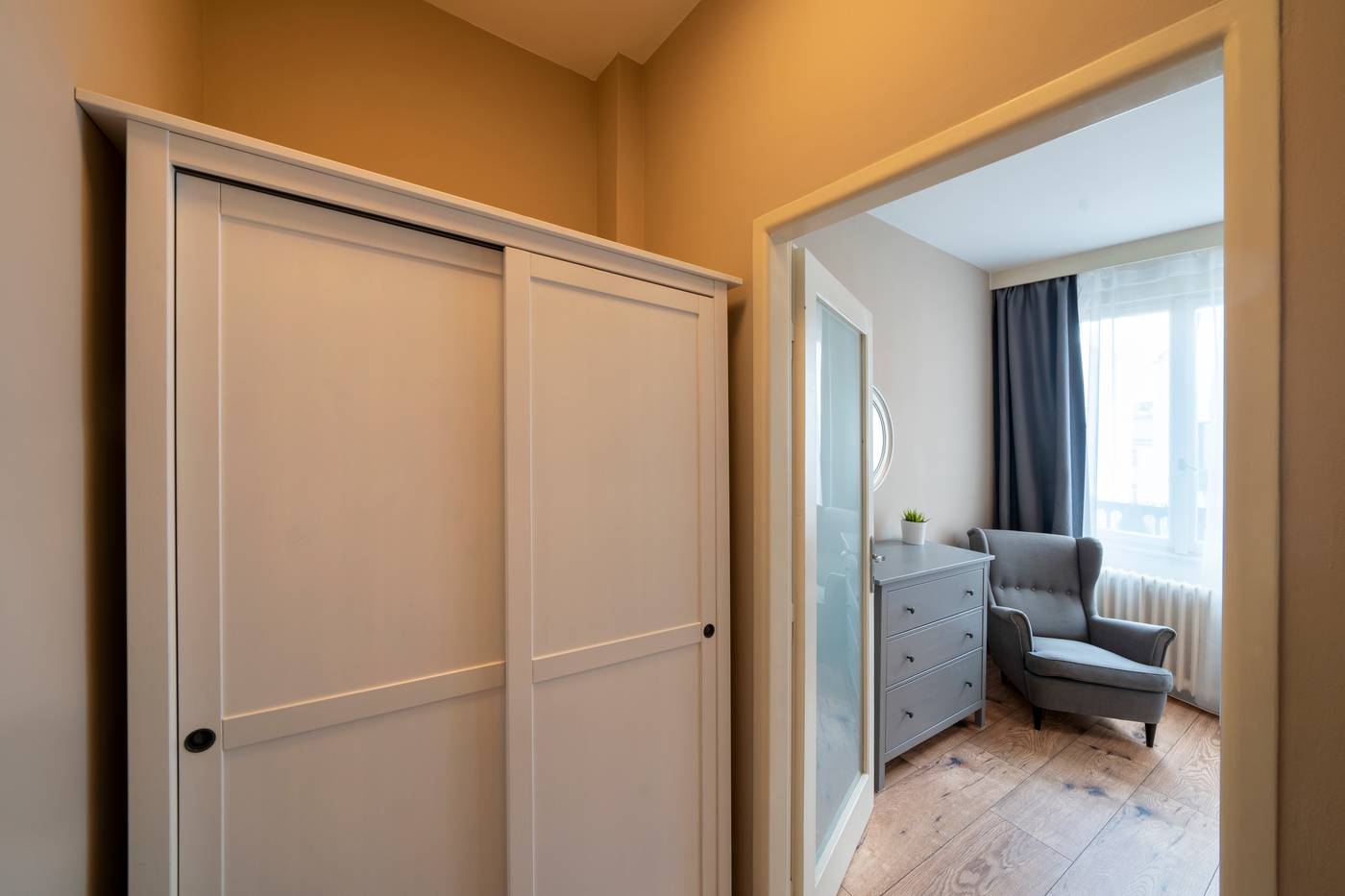 Apple-Apartments-Room-28