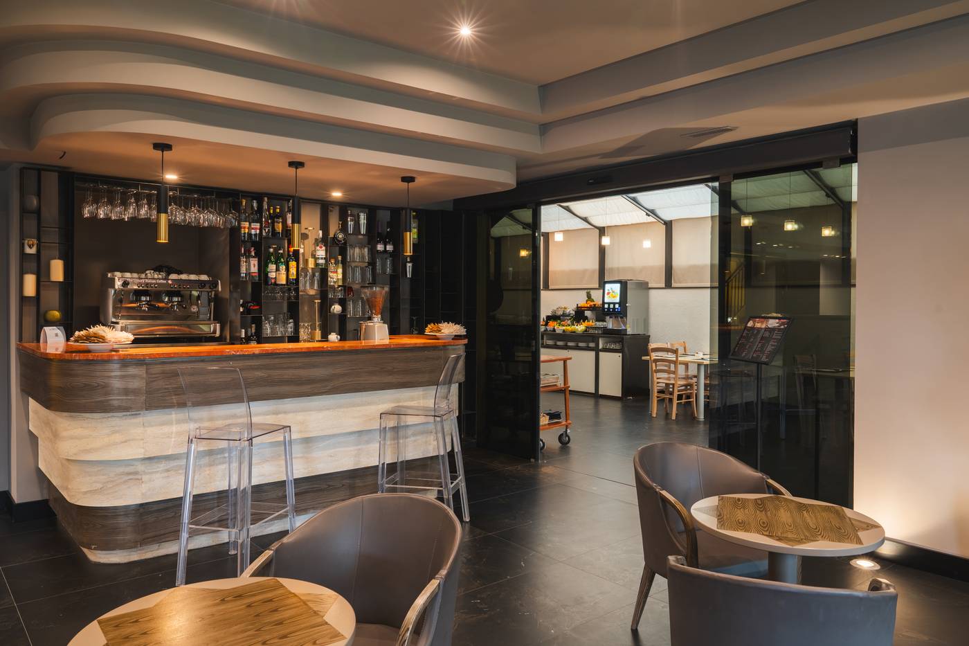 The-Smooth-Rome-Bar-6