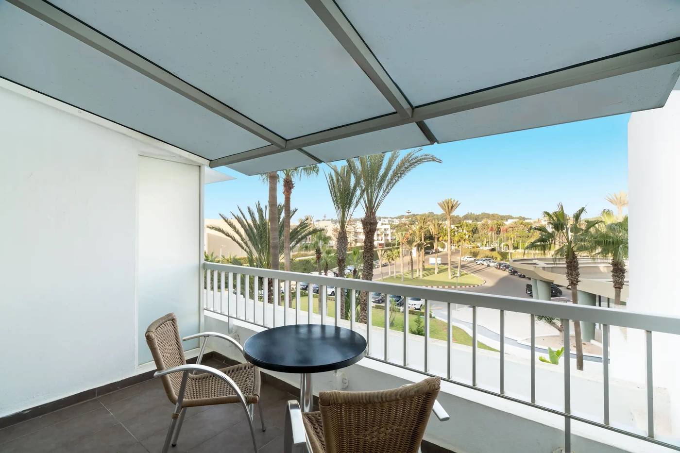 Atlas-Amadil-Beach-Aqua-Sun-Room-86