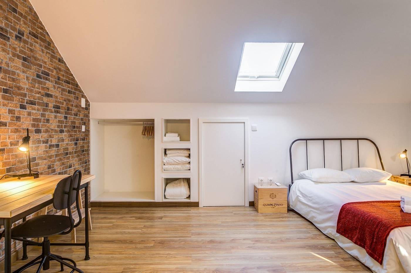 Home-Out-Rooms---Apartments-Room-111