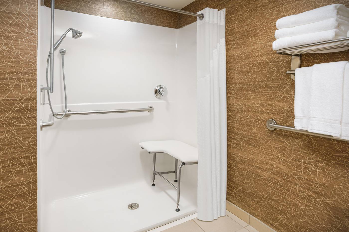 Holiday-Inn-Express-Boston-Brockton-Room-11