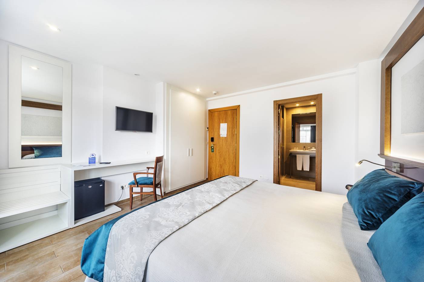 Obal-Urban-Hotel-Marbella-Room-19