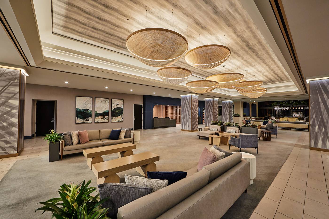 Hotel-Fera-Anaheim--a-DoubleTree-by-Hilto-Lobby-3