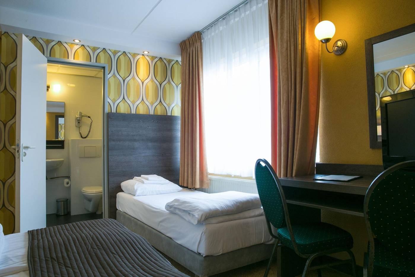 Hotel-Zwanenburg-Amsterdam-Airport-Room-12