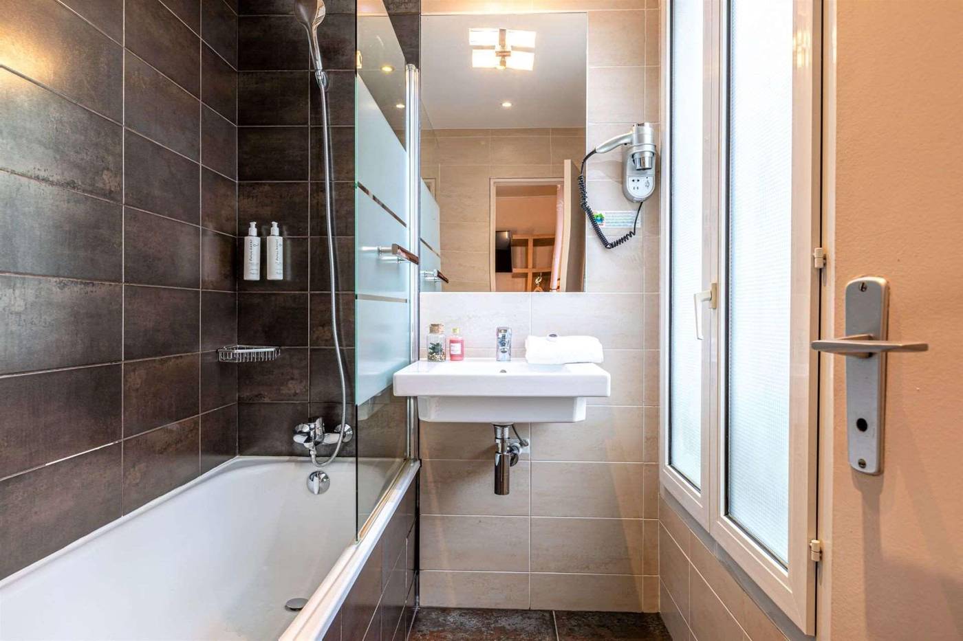 Hotel-Ariane-Montparnasse-by-Patrick-Hayat-Room-46