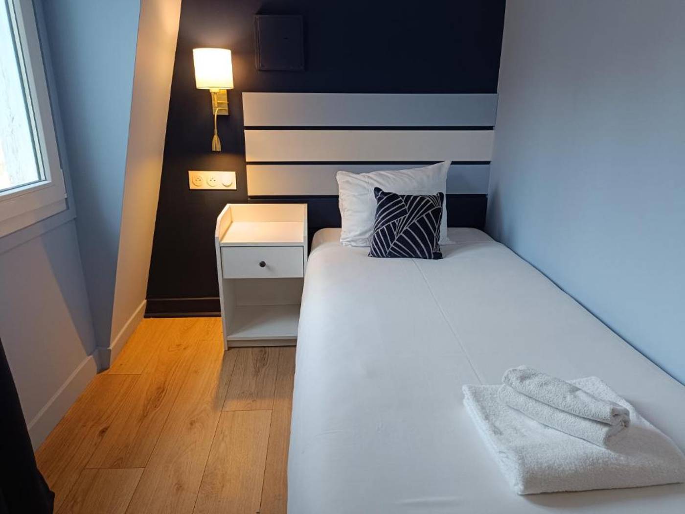 Apollo-Opera-Room-12