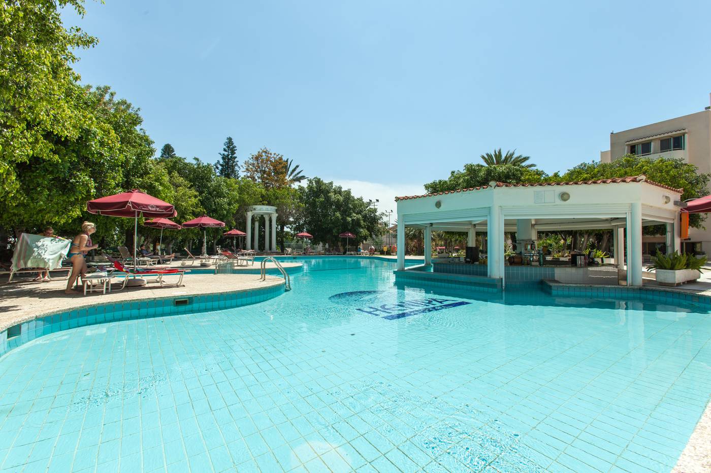 Crown Resort Henipa
