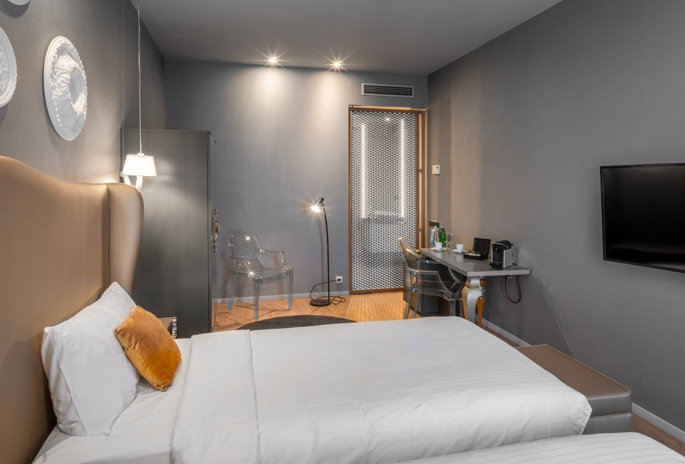 987-Design-Prague-hotel-Room-13