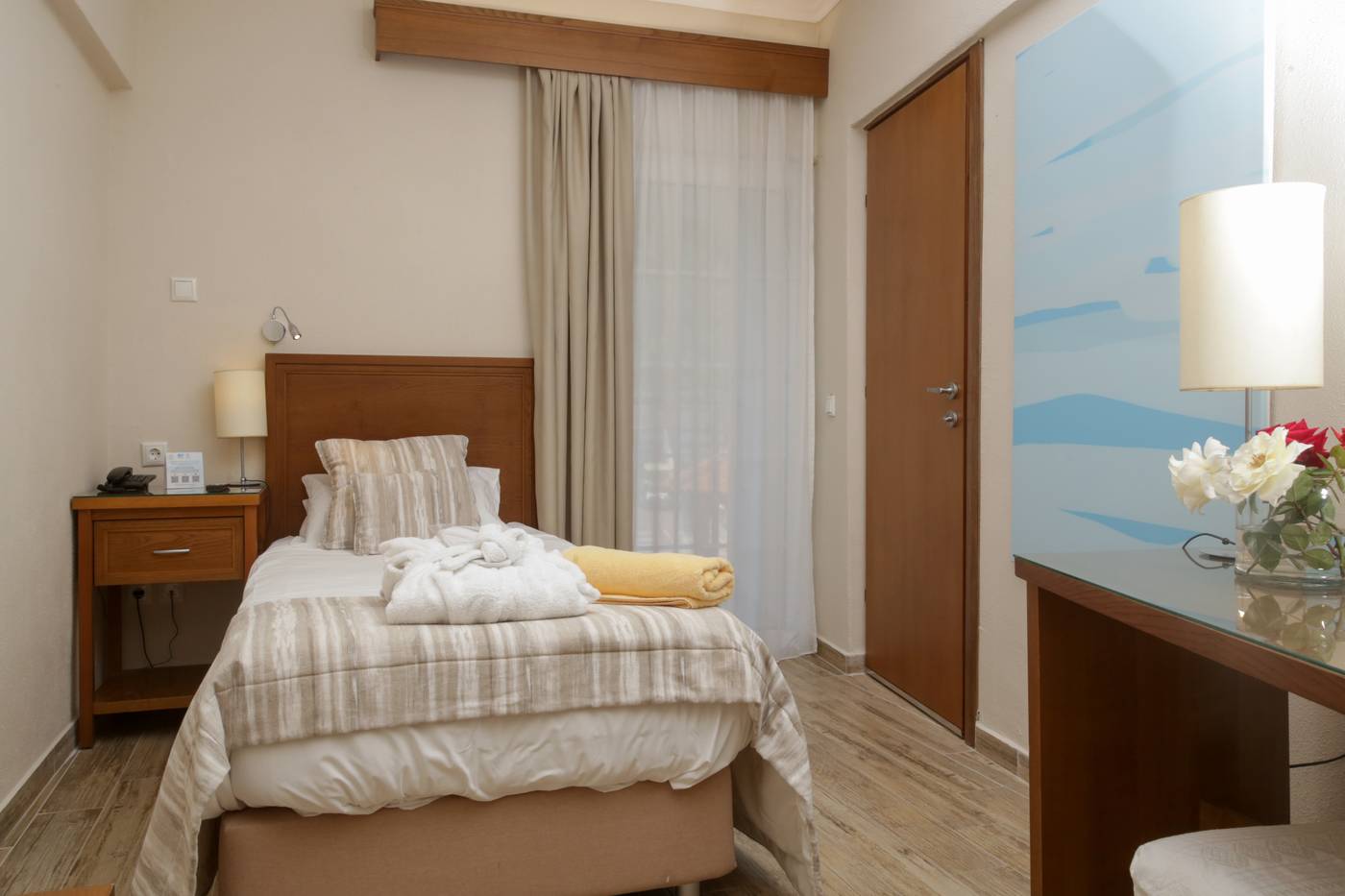 Mitsis-Alexander-The-Great-Room-22