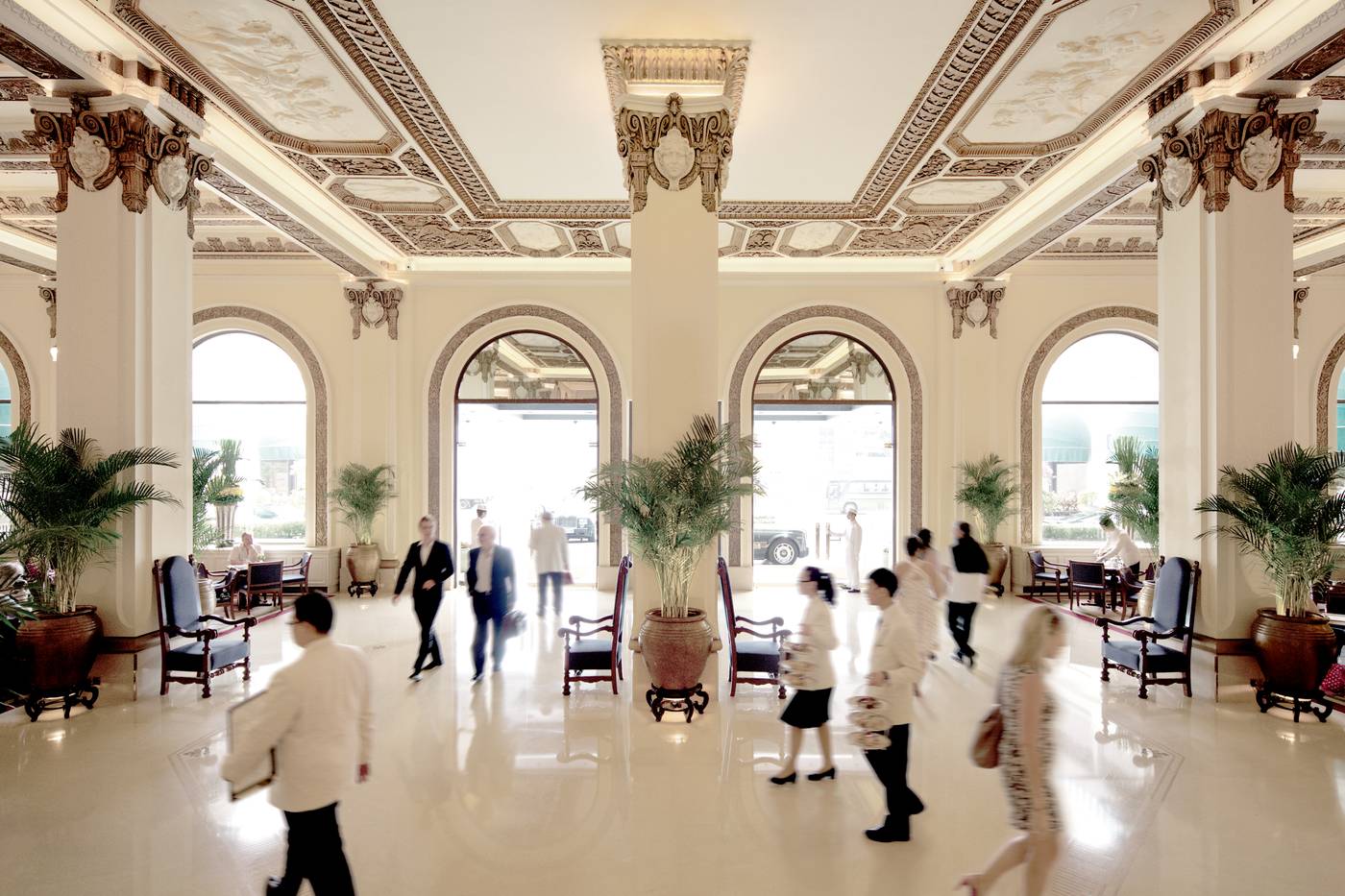 The-Peninsula-Hong-Kong-Lobby-17