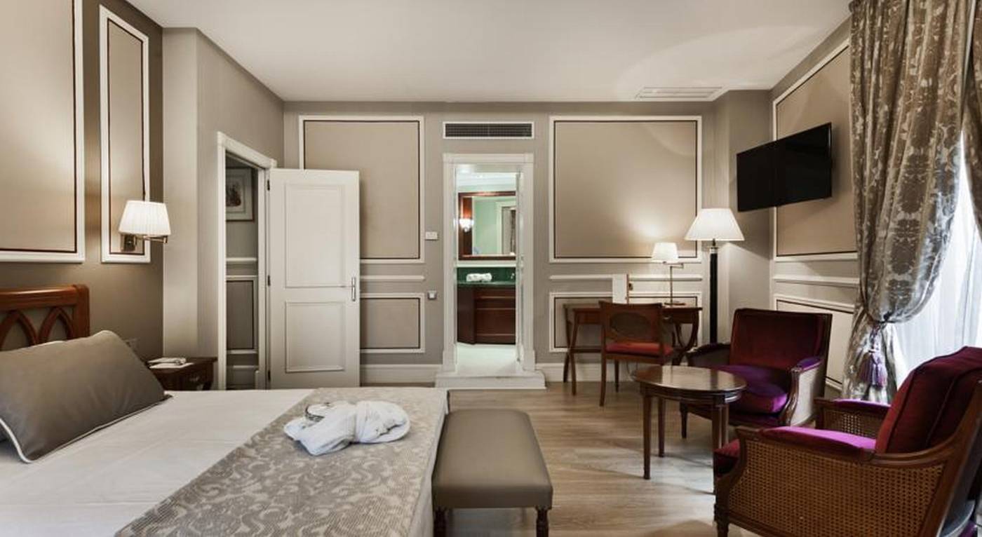 Catalonia-las-Cortes-Room-32