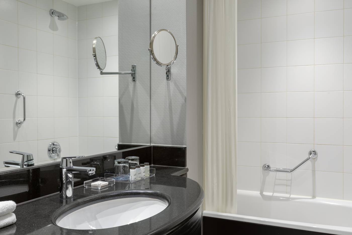 Sheraton-Amsterdam-Airport-Hotel-And-Conference-Center-Room-57