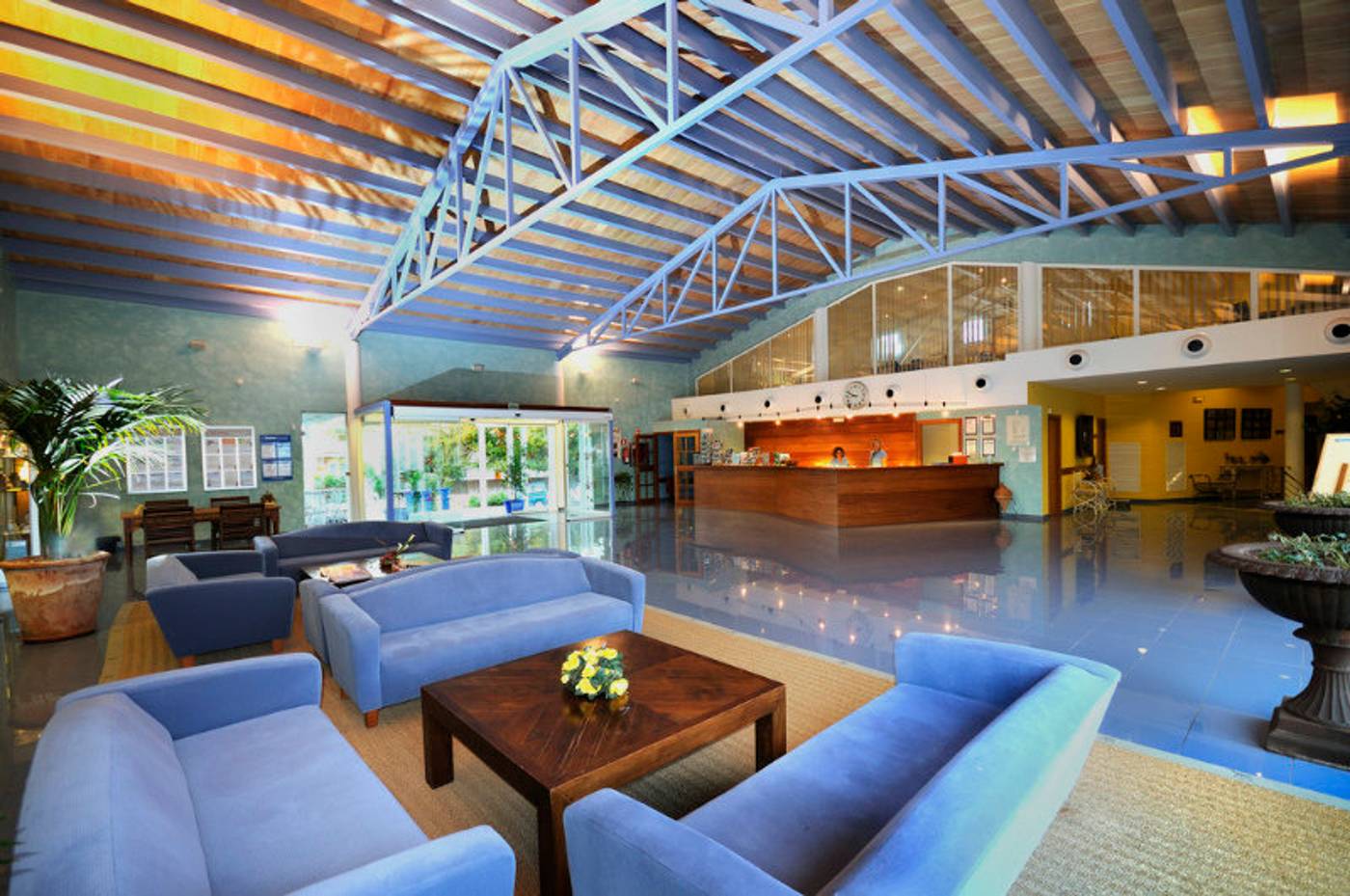 Vacances-Menorca-Resort-Lobby-55