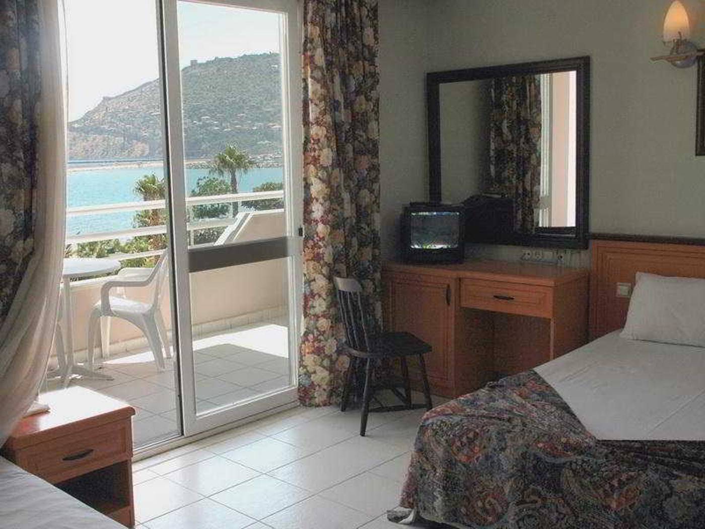 Best-Beach-Hotel-Room-7