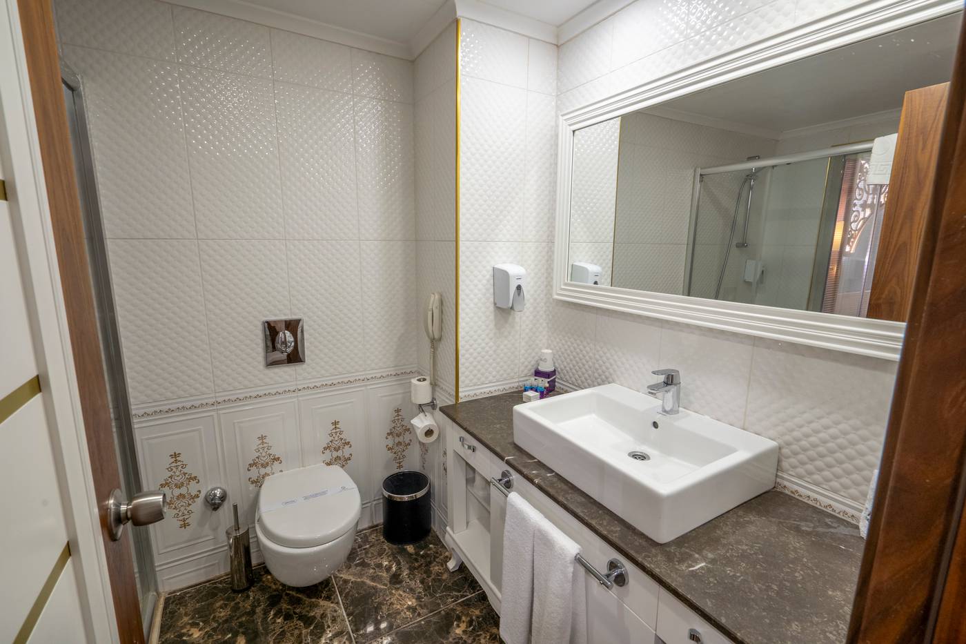 Jadore-Deluxe-Hotel---Spa-Room-35