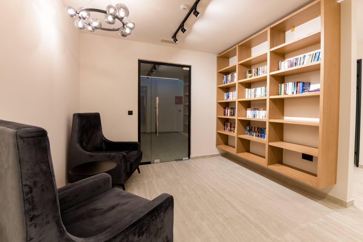 Canadian-Hotel-Lobby-59