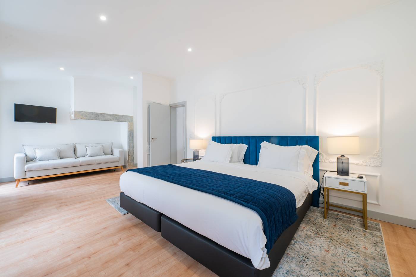 Via-Augusta-129-Room-17