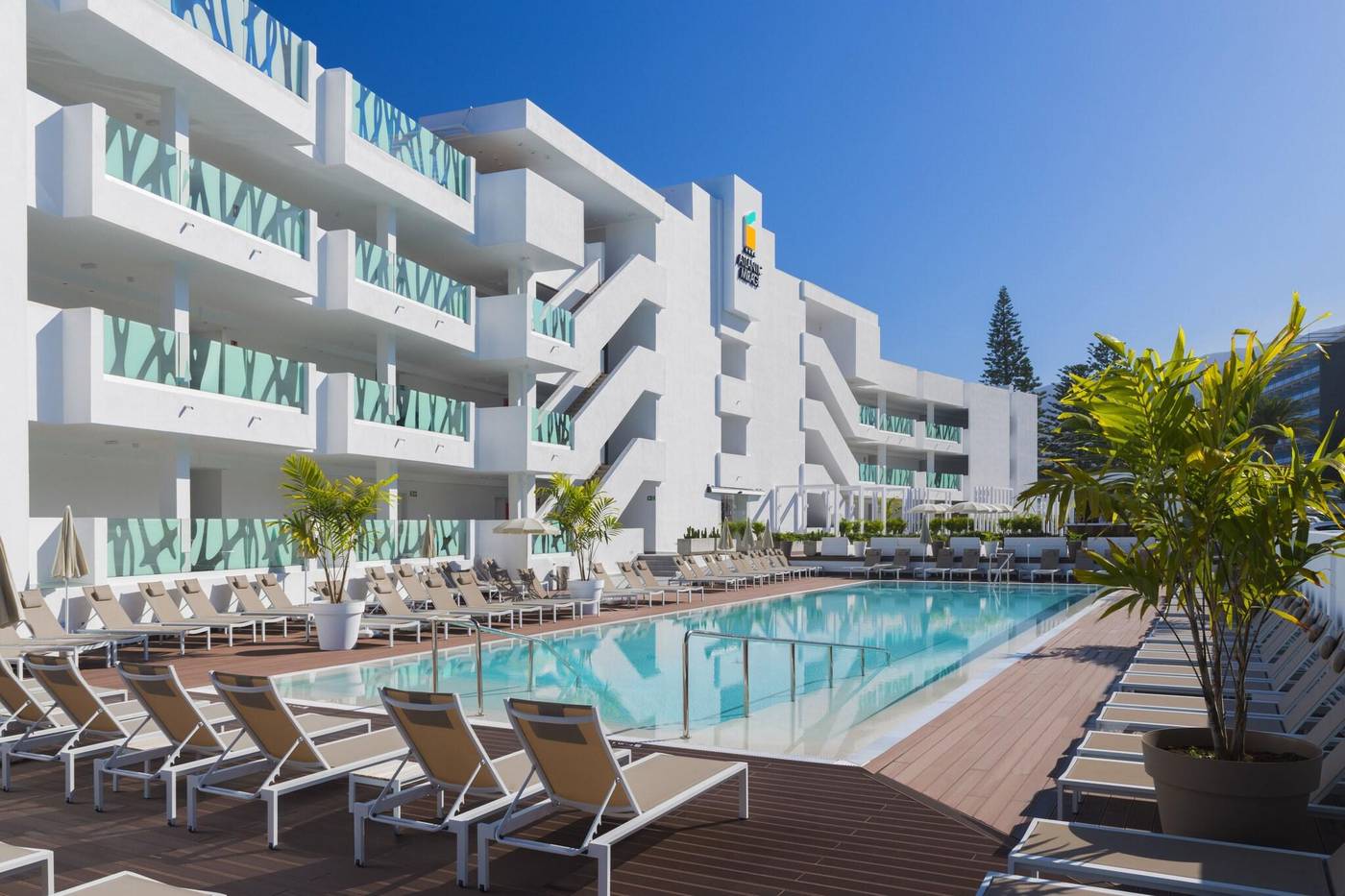 Hotel-Atlantic-Mirage-Suites---SPA-Pool-5