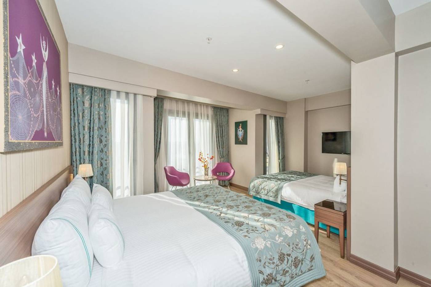 Taximist-Hotel-Room-10