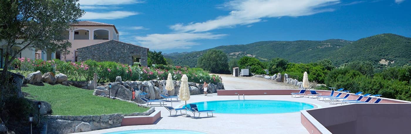 Hotel-Relais-Valkarana-Pool-10