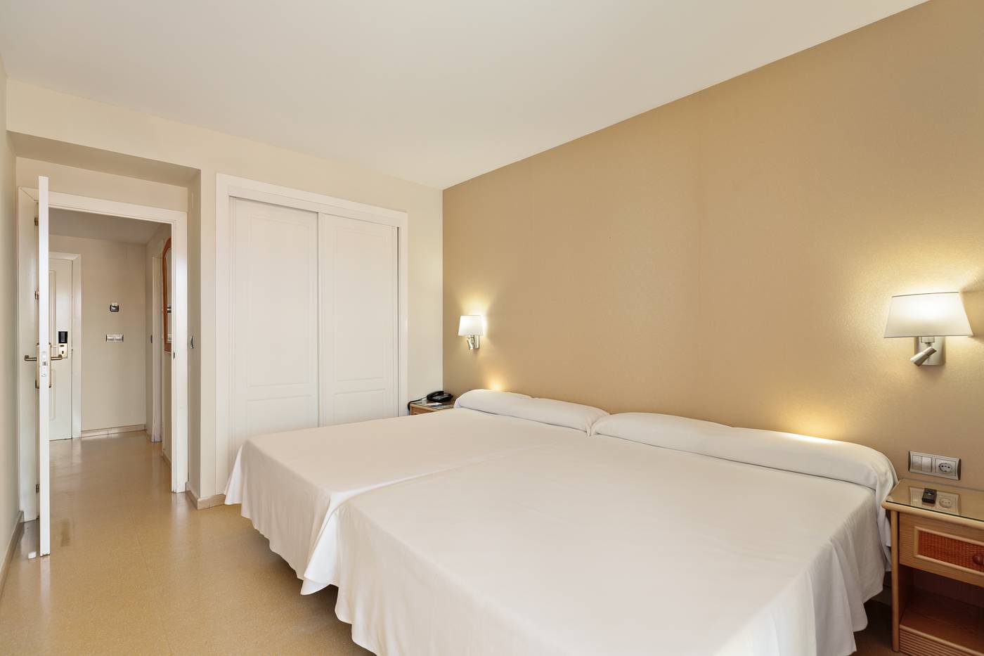 Best-Roquetas-Room-28