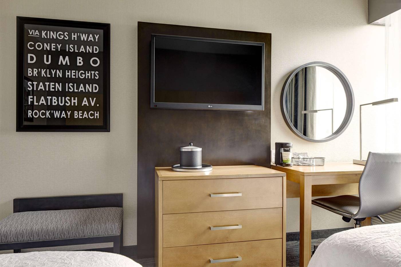 Hampton-Inn-Brooklyn-Downtown-Room-20