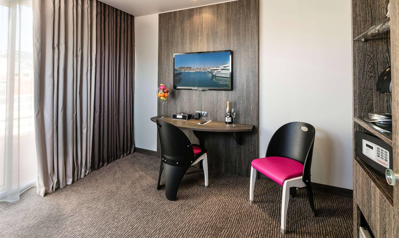 Best-Western-Premier-Patio-des-Artistes-Room-33