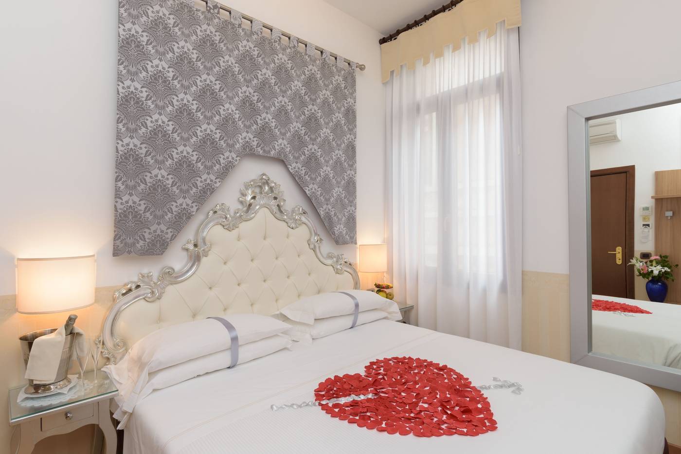 Unahotels-Ala-Venezia--Adults-16--Room-63
