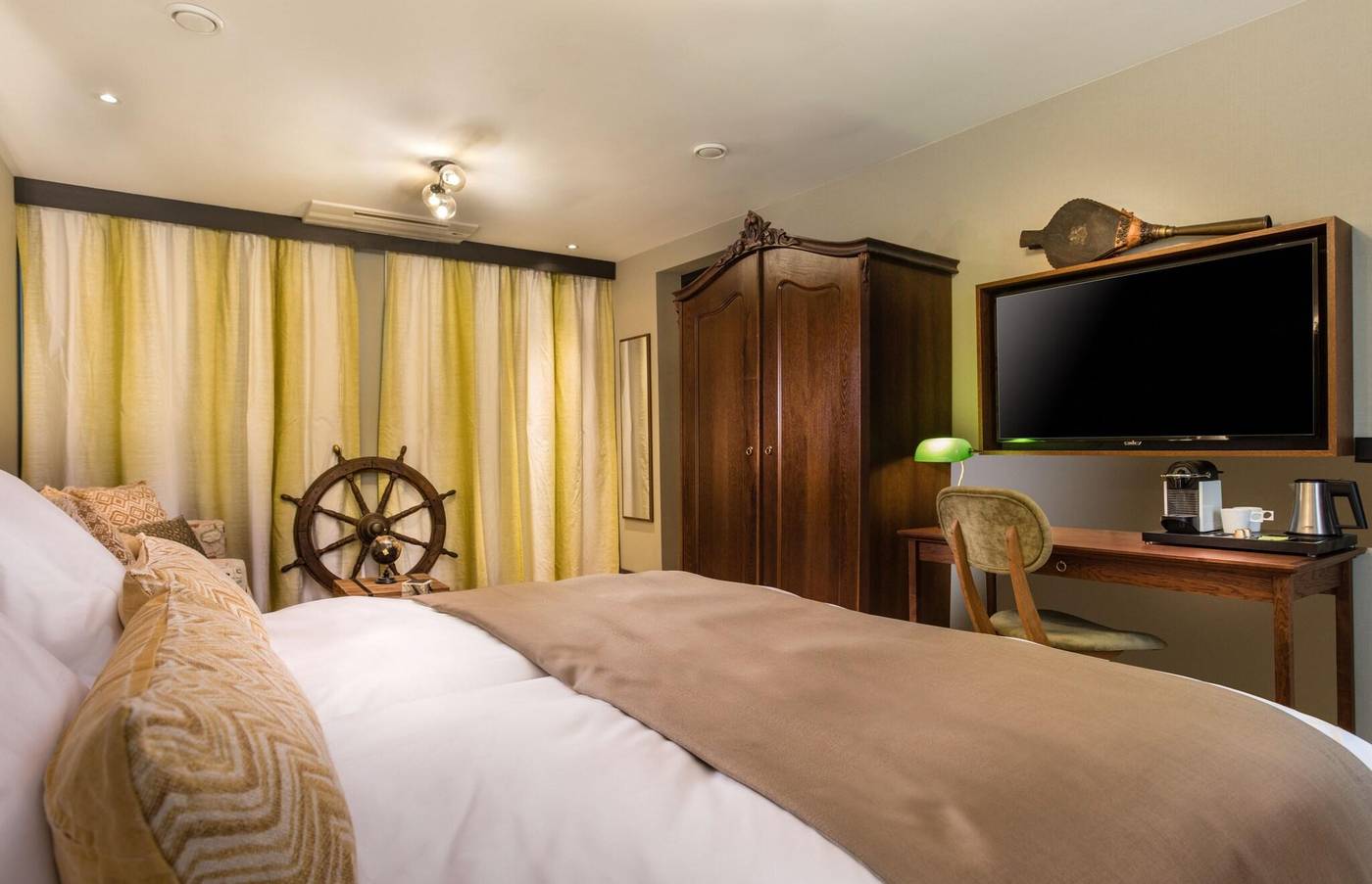 The-Hendrick-S-Hotel-Room-44