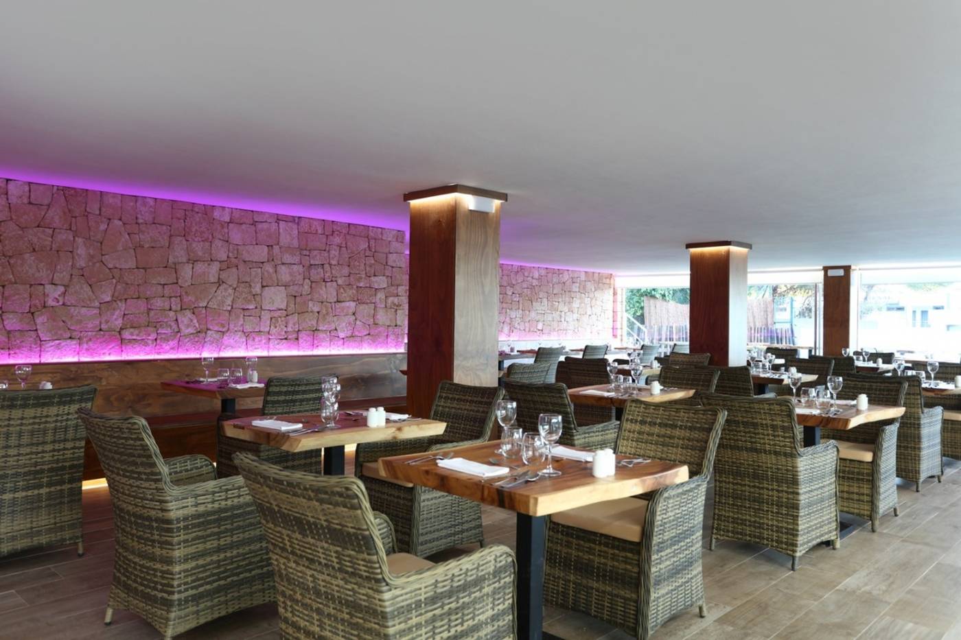 Sandos-El-Greco---Adults-Only--16---Bar-23