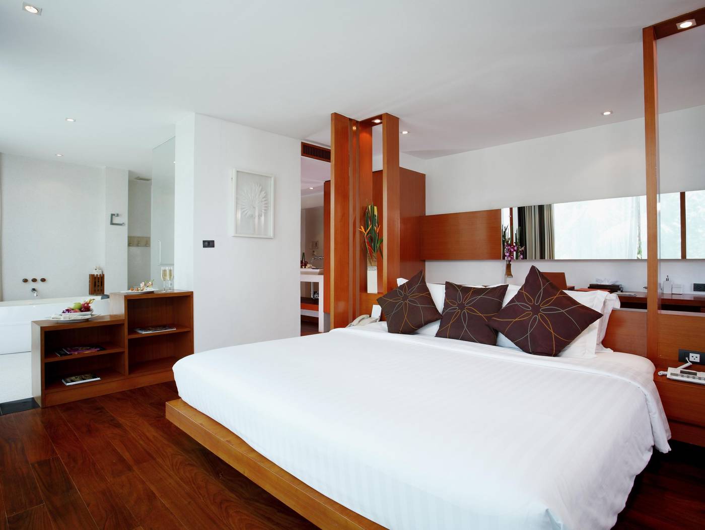 La-Flora-Resort-and-Spa-Patong-Room-25
