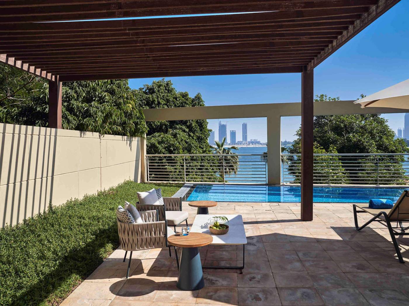 Rixos-The-Palm-Hotel-and-Suites-Room-11