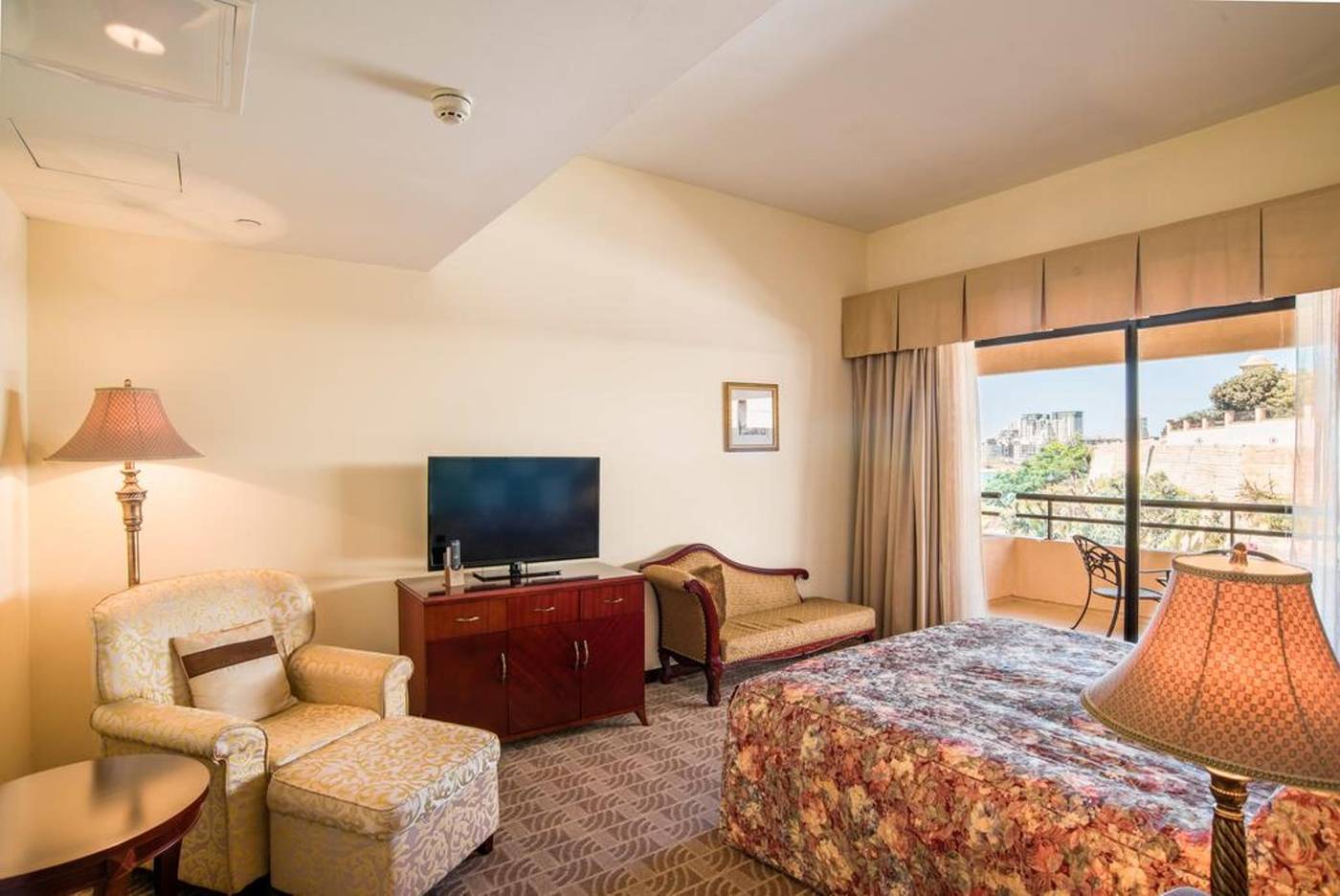 Excelsior-Grand-Hotel-Room-32