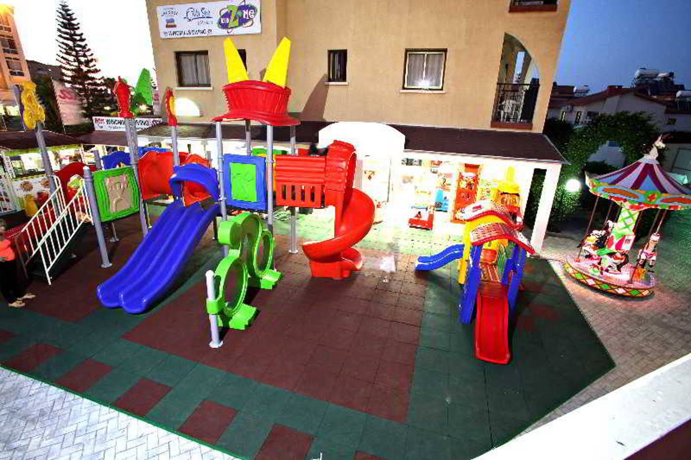 Windmills-Hotel-Apartments-Sports-and-Entertainment-40