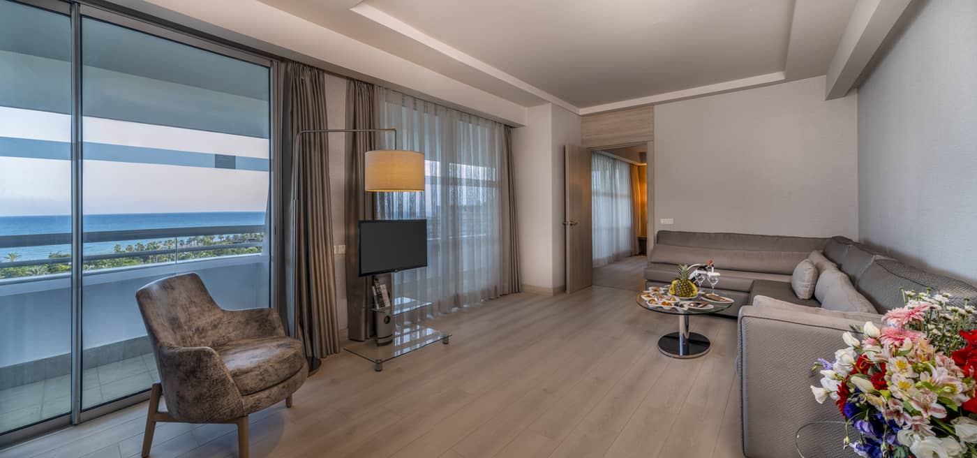 Concorde-De-Luxe-Resort-Room-32