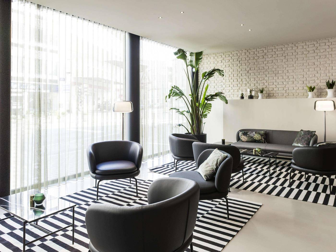 Ibis-Brussels-Centre-Chatelain-General-view-9