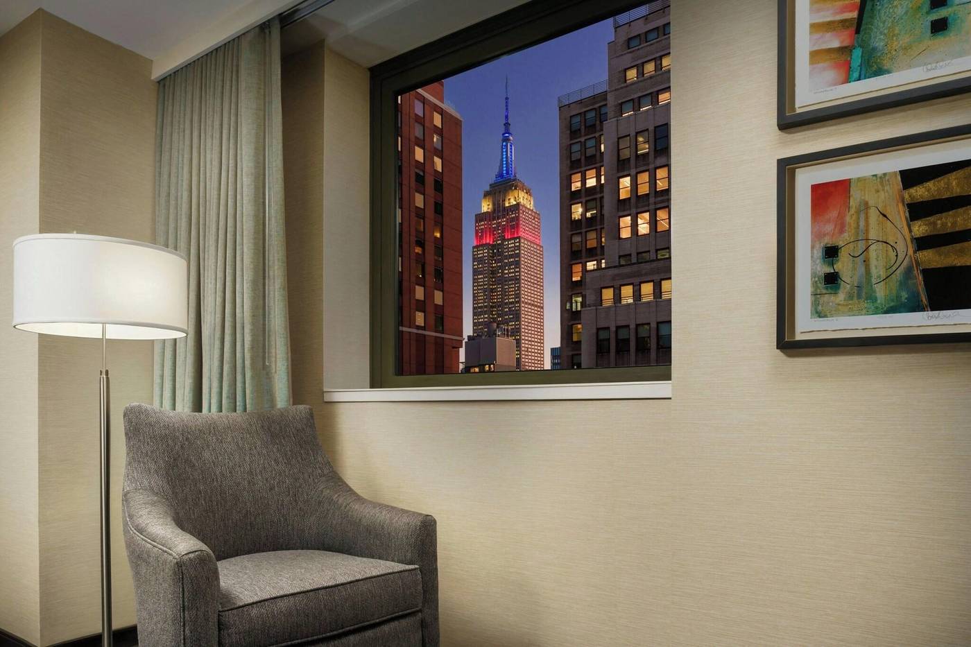 Courtyard-By-Marriott-New-York-Manhattan-Times-Squ-Room-8