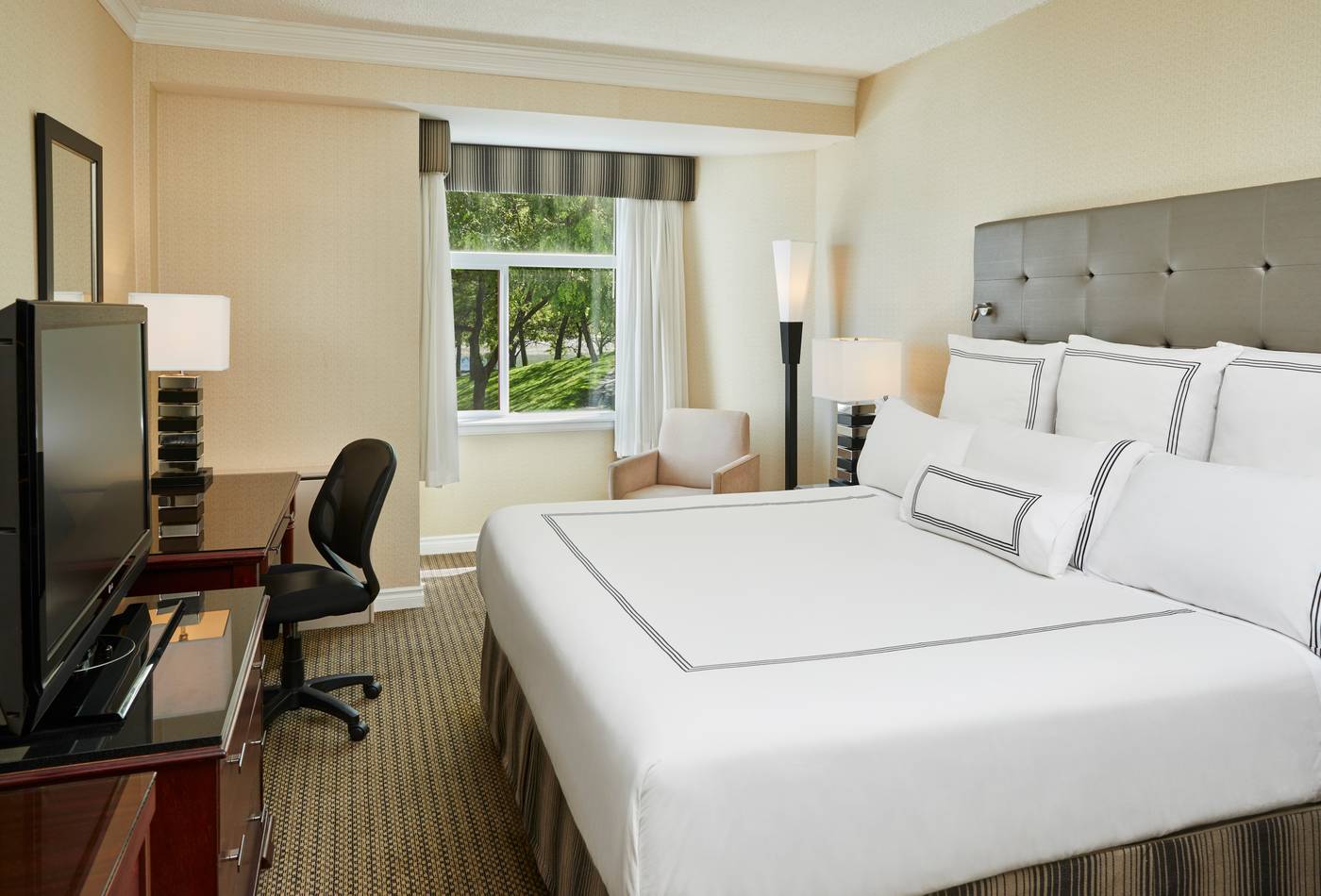 Granville-Island-Hotel-Room-23