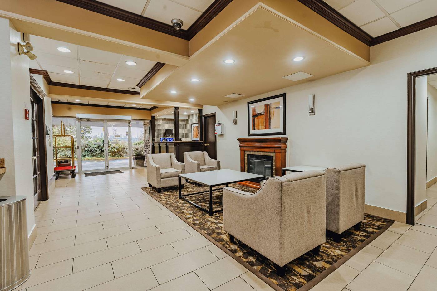 SureStay-Plus-Hotel-by-Best-Western-Coquitlam-Lobby-3