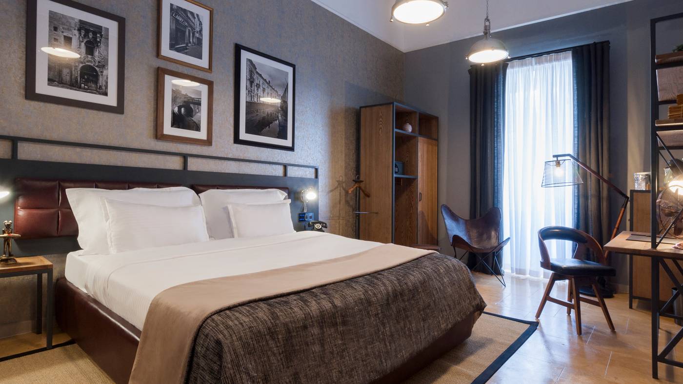 19 AX The Saint John - Deluxe Room 4.jpg