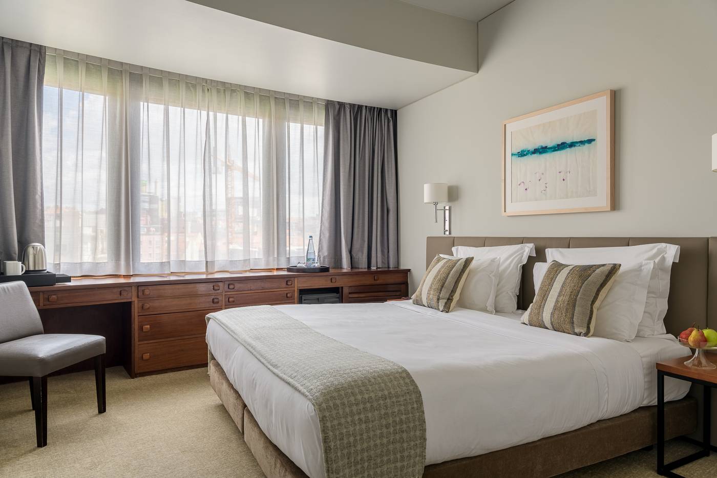 Dom-Carlos-Park-Room-6