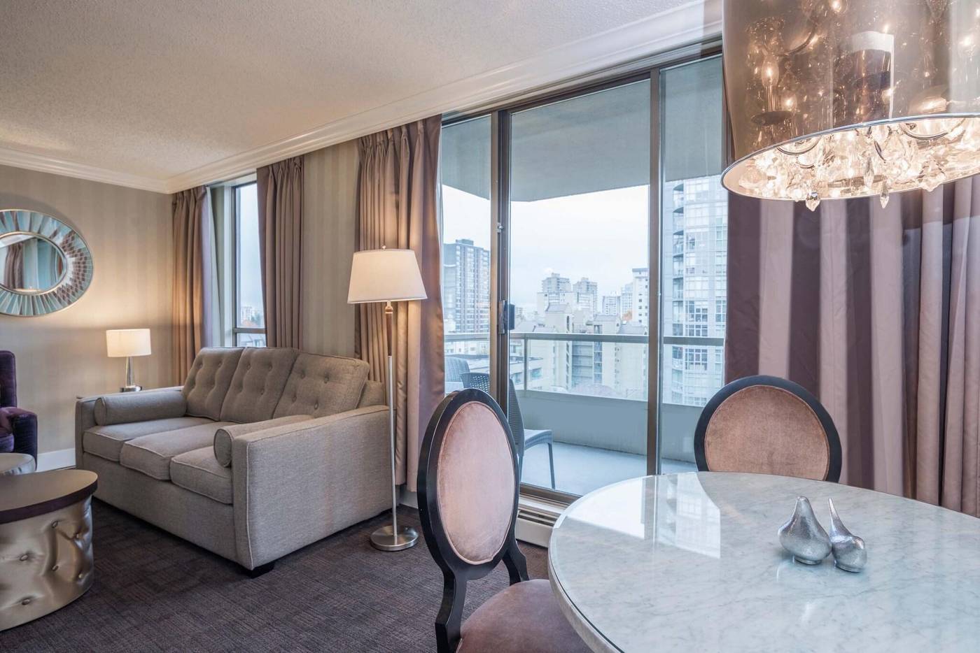 La-Grande-Residence-Vancouver-At-The-Sutton-Place-Room-5