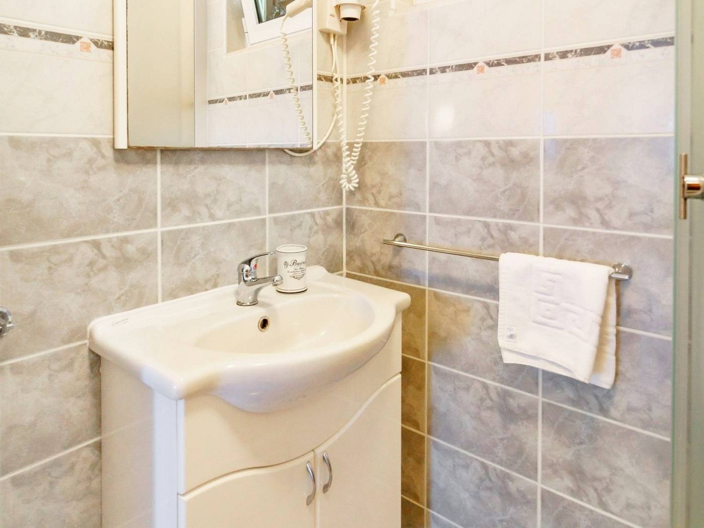 Lumbarda-Resort-Apartments-Room-24