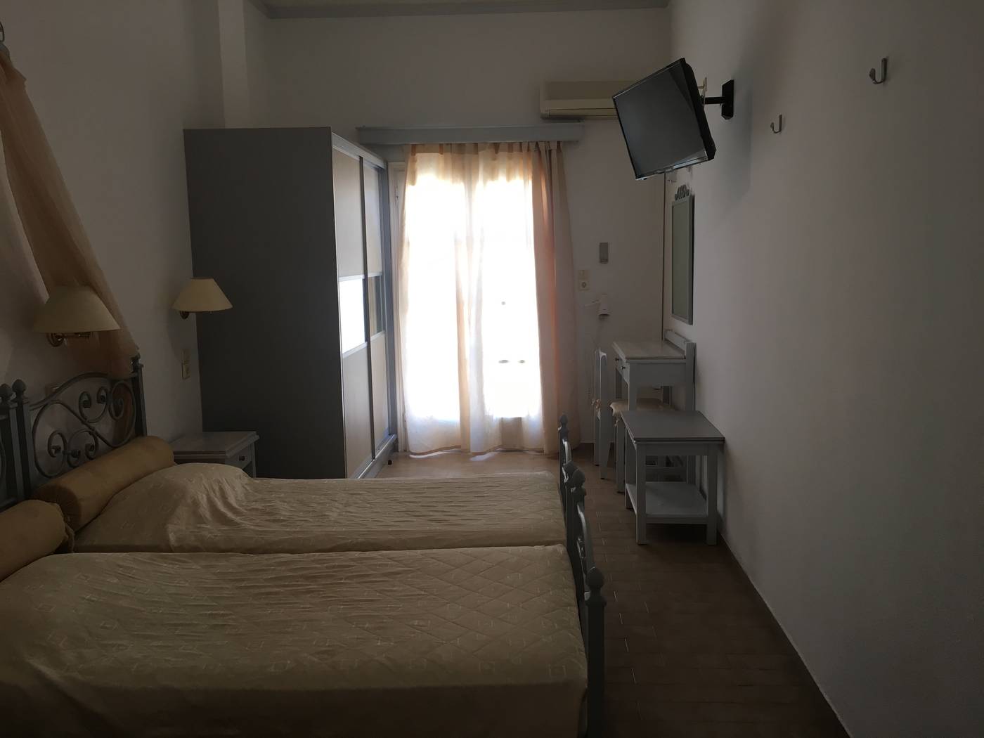 Avra-Santorini-Room-18