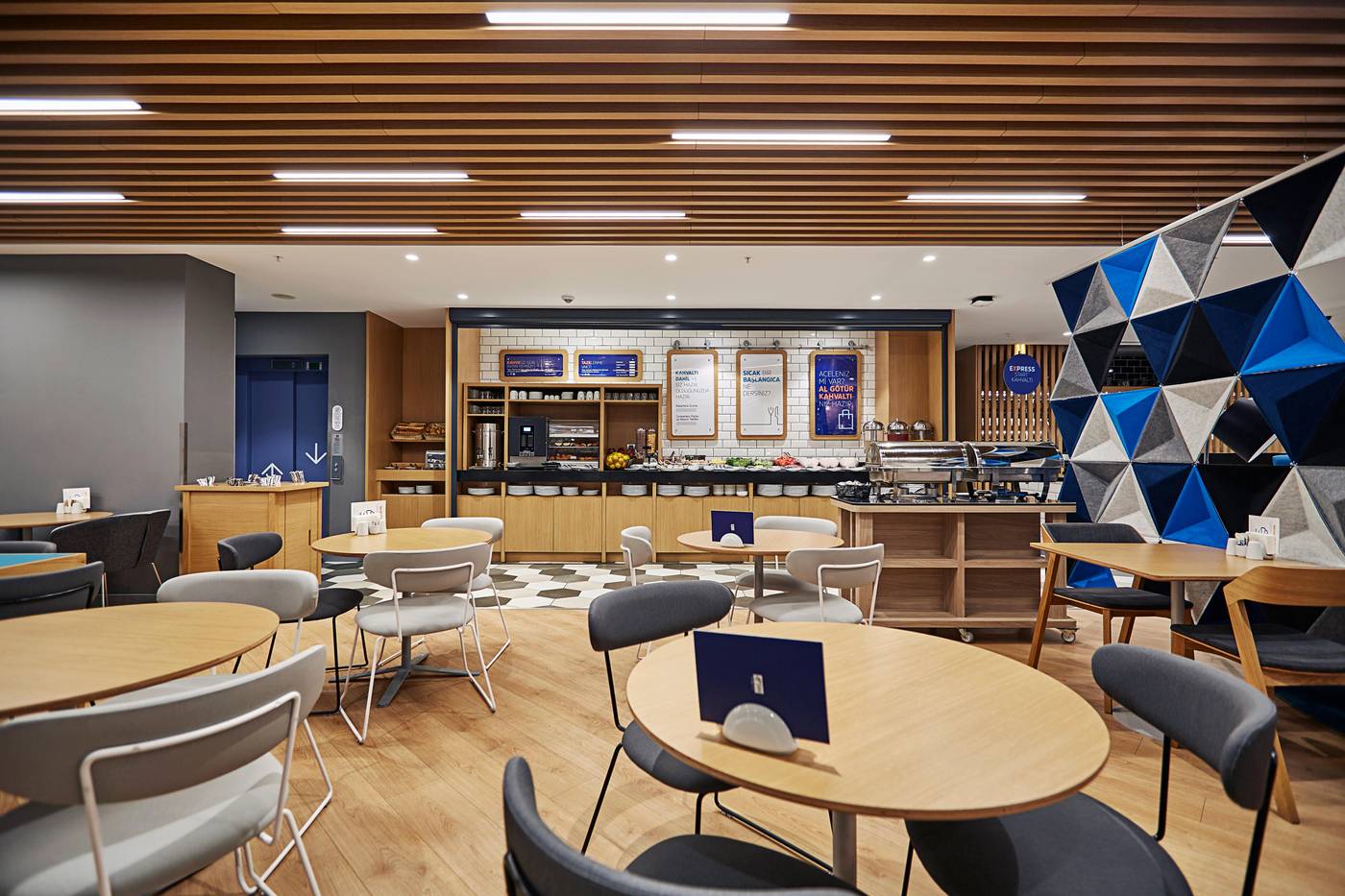 Holiday-Inn-Express-Istanbul--Atakoy-Metro-Restaurant-7