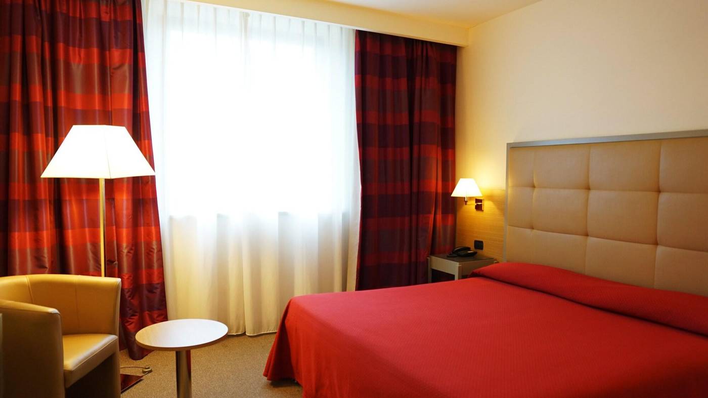 Garden-Hotel-Room-8